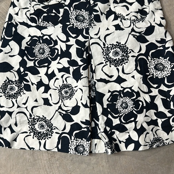 Merona Cream & Navy Floral Print Skirt w Buttoned Front Pockets Size 12 - Picture 3 of 7